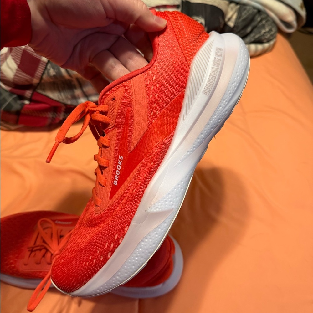 BROOKS SHOES - Picture 6 of 9